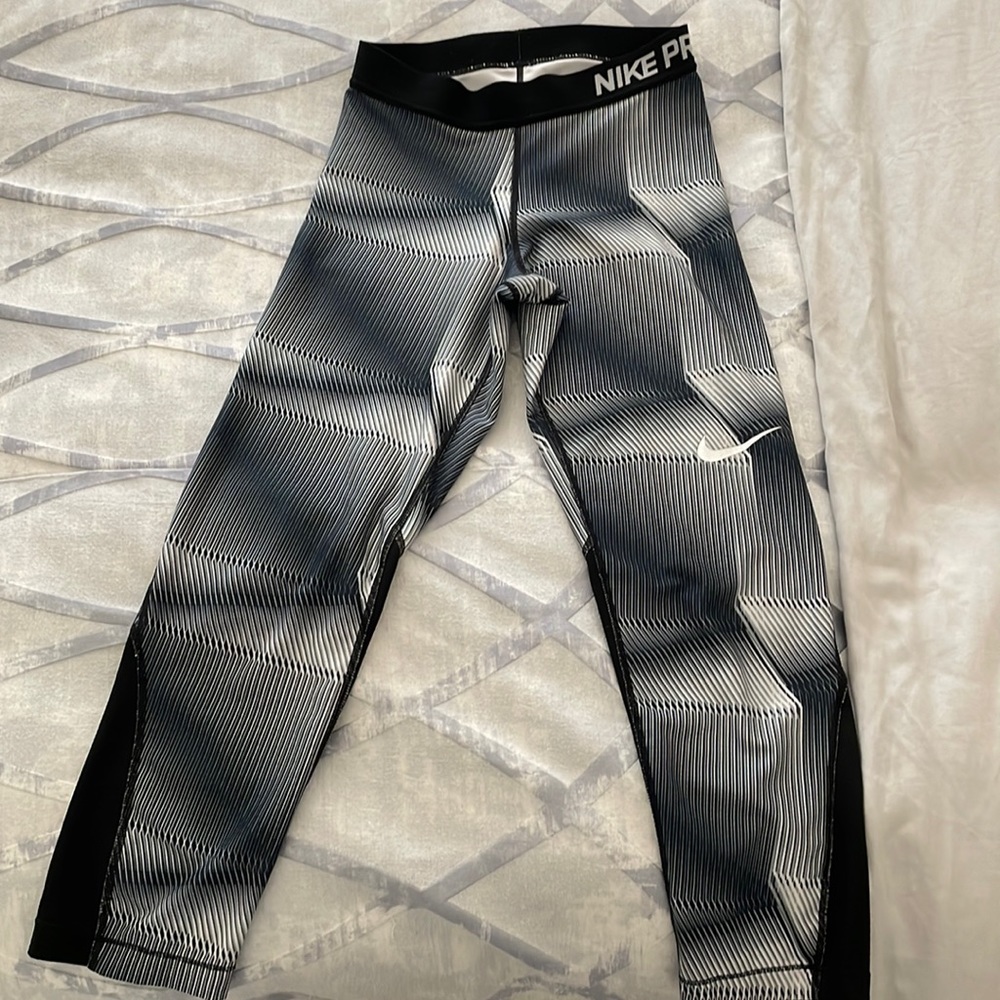Nike legging. Knee length.